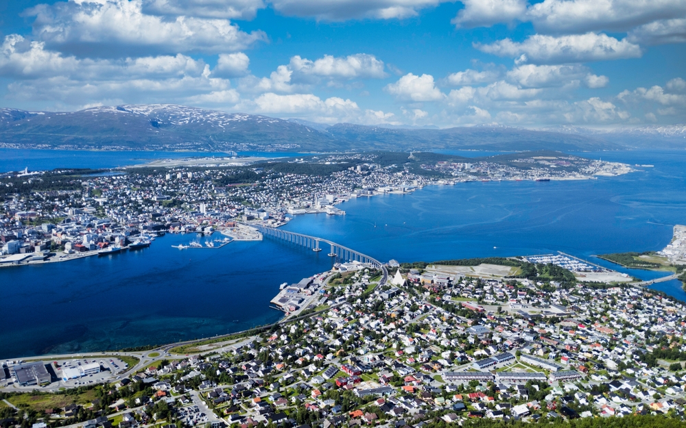 Vue panoramique sur Tromsø depuis la montagne Storsteinen