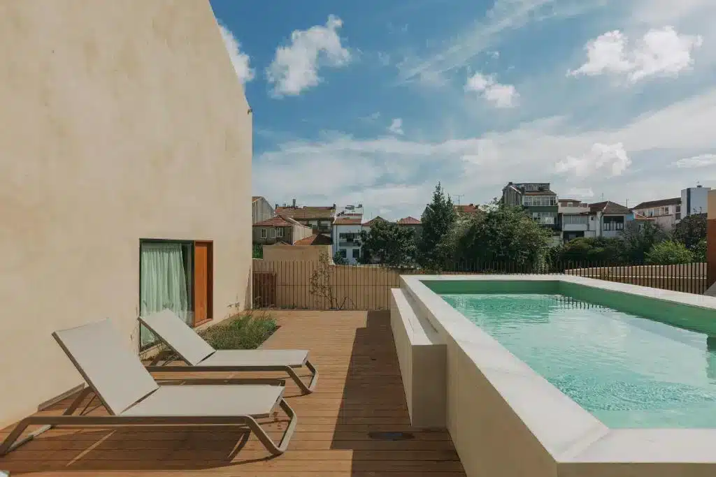 Outsite Porto Mouco, un hôtel tendance avec piscine extérieure
