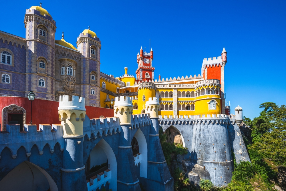 Que faire à Lisbonne ? 20 lieux à voir et activités 41 Palais de Pena sur une colline de Sintra
