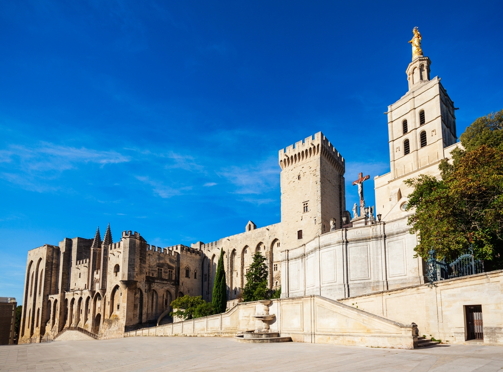 Où dormir en Provence ? Les 6 meilleures villes et de bons hôtels 9 Le Palais des Papes à Avignon