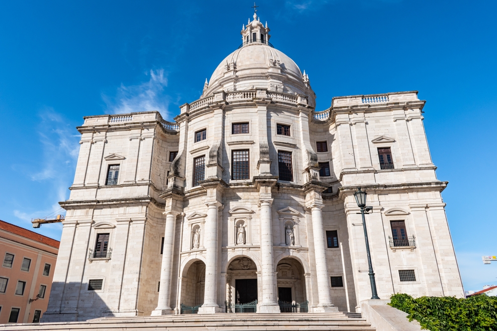Que faire à Lisbonne ? 20 lieux à voir et activités 28 Panteão Nacional dans l’église Santa Engrácia à Lisbonne