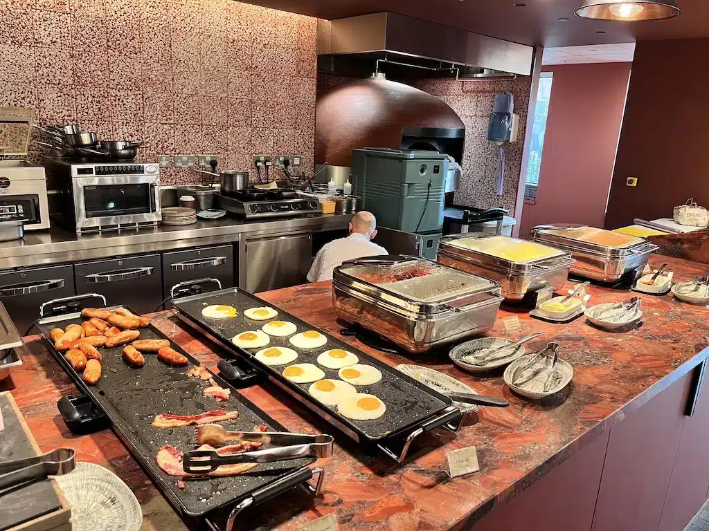 Petit-déjeuner au Canopy by Hilton London City