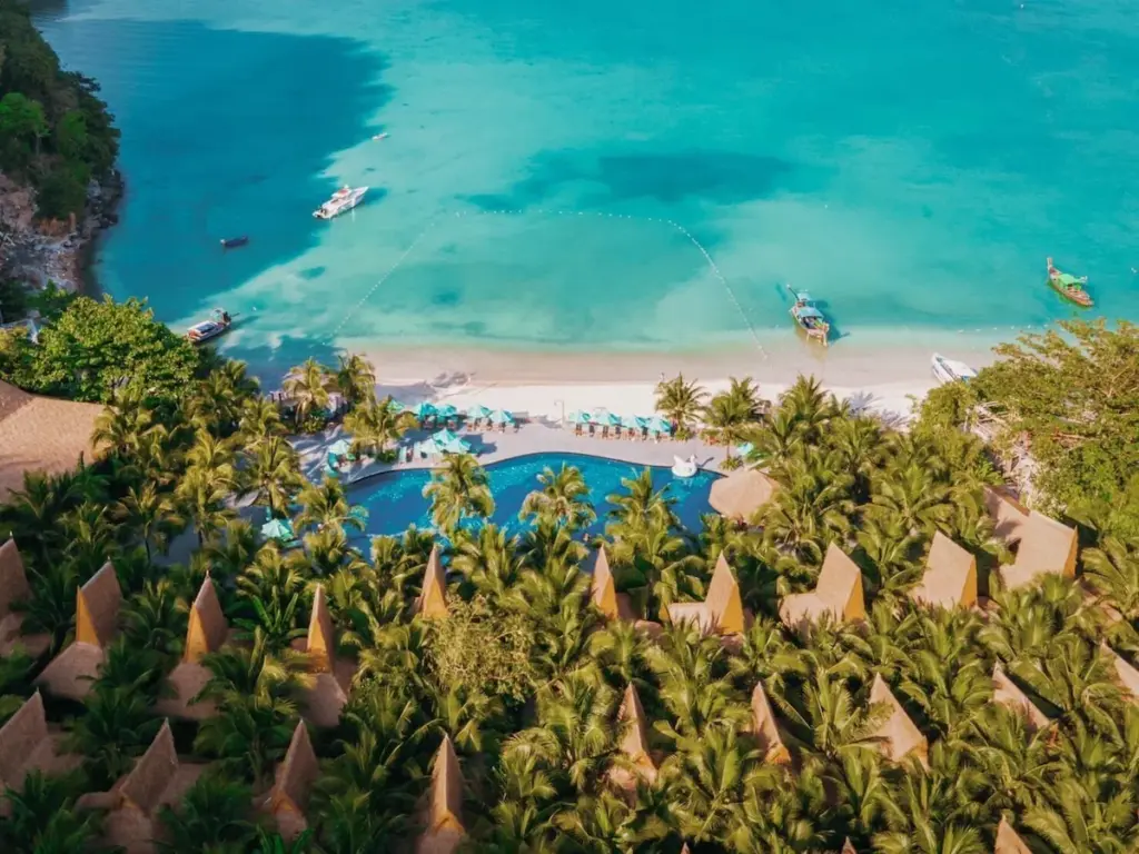 Où dormir à Krabi ? Les 6 meilleurs quartiers + hébergements uniques 🇹🇭 47 Phi Phi CoCo Beach Resort, le meilleur hôtel pour être près de tout à Phi Phi