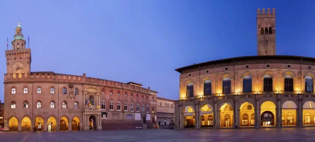Où dormir à Bologne ? Les 4 meilleurs quartiers et hôtels (+ où ne pas loger) 🇮🇹 20 Piazza Maggiore, le meilleur endroit où dormir à Bologne pour une première visite