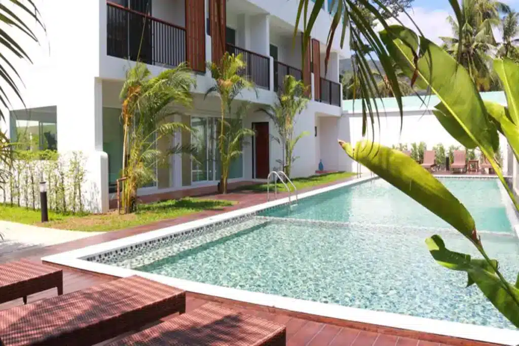Où dormir à Koh Samui ? Les 5 meilleurs quartiers et hôtels (+ ceux à éviter) 🇹🇭 79 piscine du Crystal Lamai Hotel