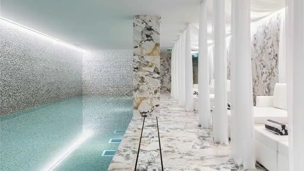 Piscine du Wine & Books Porto Hotel