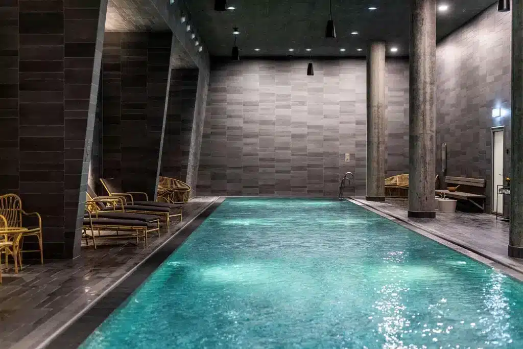 Hôtel spa à Copenhague : les 10 meilleures adresses de la capitale danoise 🇩🇰 45 piscine intérieure du Scandic Spectrum