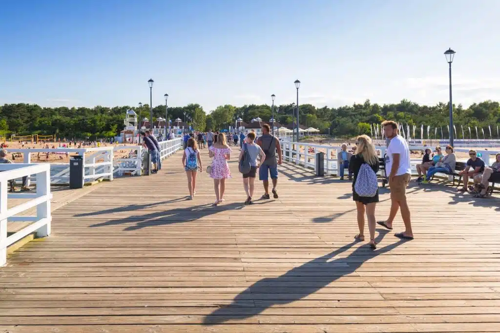 Où dormir à Gdansk ? Les 2 meilleurs quartiers et 7 hôtels formidables 🇵🇱 30 plage et jetée de Brzeźno