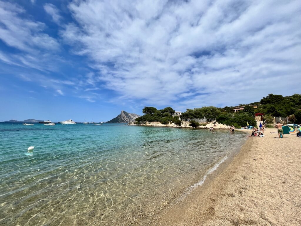 Sardaigne nord ou sud : où trouver les plus belles plages, la meilleure cuisine et le meilleur rapport qualité-prix ? 🇮🇹 15 Plage près d’Olbia