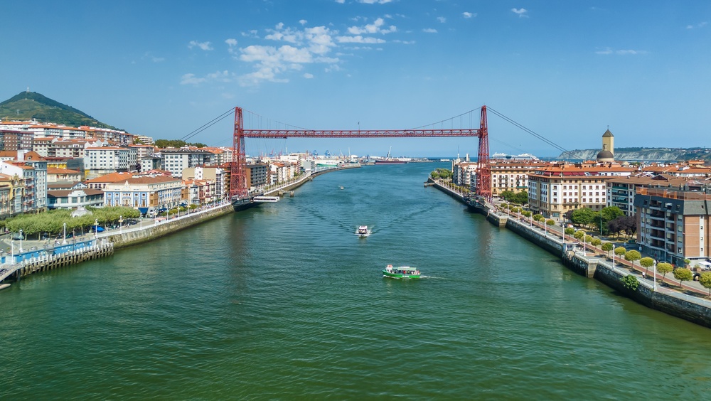 Où dormir à Bilbao ? Les 6 meilleures zones et de bons hôtels 14 Vue aérienne du pont de Biscaye, le Puente Bizkaia, à Getxo