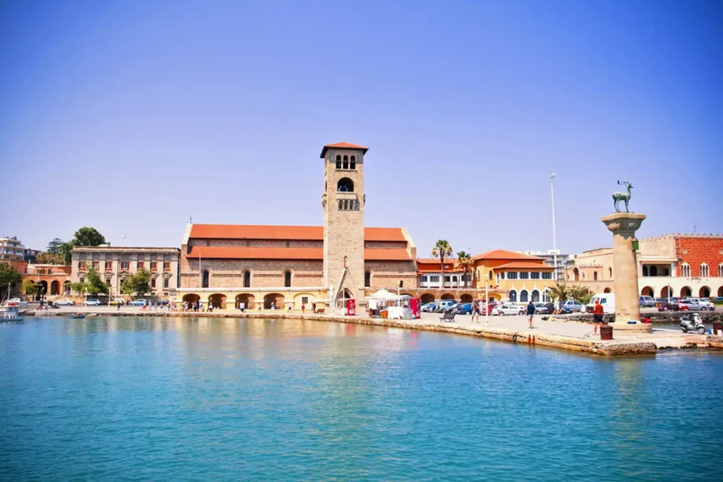 port de Mandraki à Rhodes