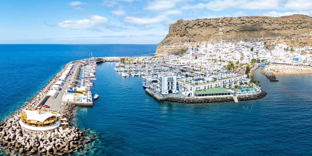 Visiter la Grande Canarie : que faire ? 17 lieux à voir et activités 21 Vue aérienne du port de plaisance de Puerto de Mogán en Grande Canarie