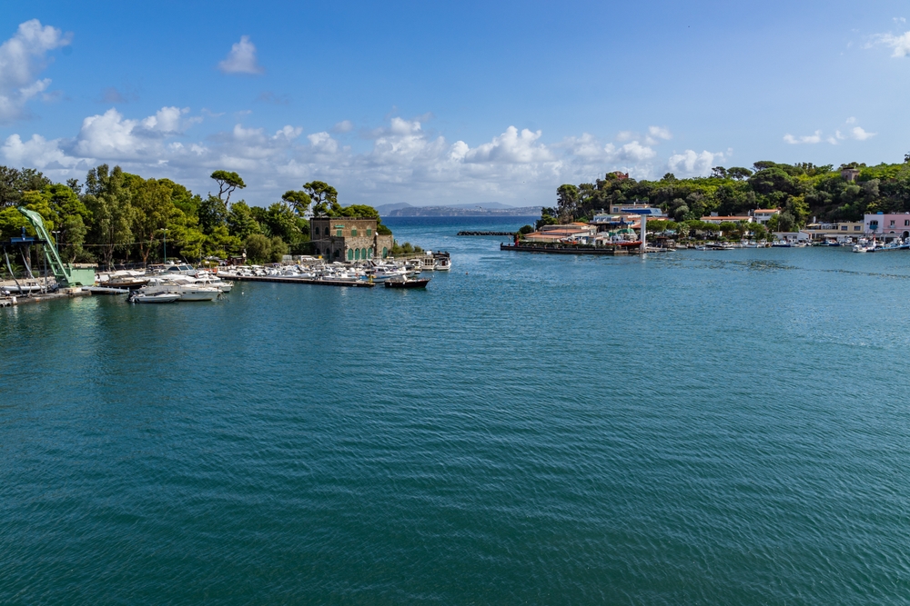 Où dormir à Ischia ? Les 6 meilleures zones et de bons hôtels 9 Le port d’Ischia Porto