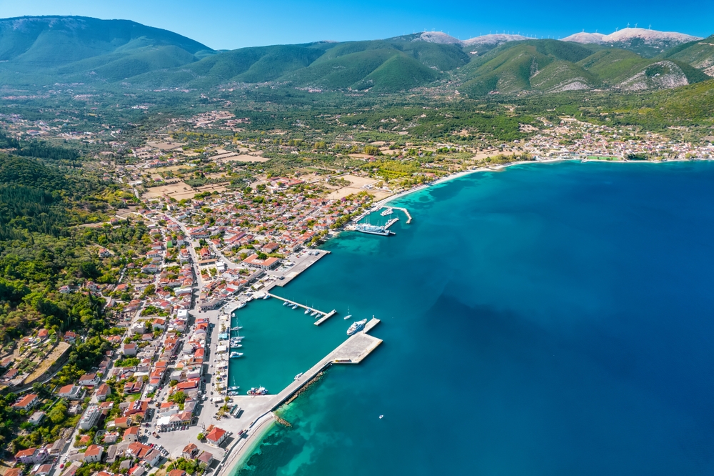 Où dormir à Céphalonie ? Les 7 meilleures zones et de bons hôtels 14 Le port de Sami à Céphalonie vu du ciel