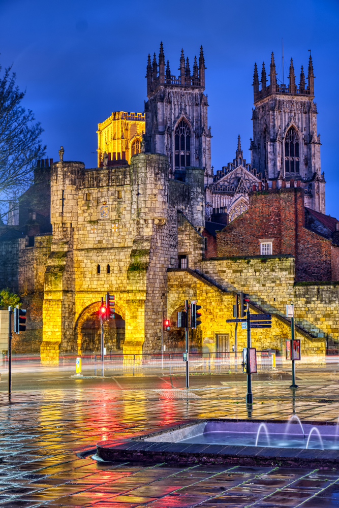 Où dormir à York ? Les 6 meilleures zones et de bons hôtels 12 La porte Bootham Bar avec York Minster en arrière-plan