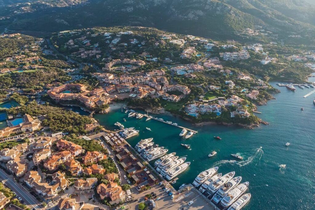 Sardaigne nord ou sud : où trouver les plus belles plages, la meilleure cuisine et le meilleur rapport qualité-prix ? 🇮🇹 16 Porto Cervo en Sardaigne