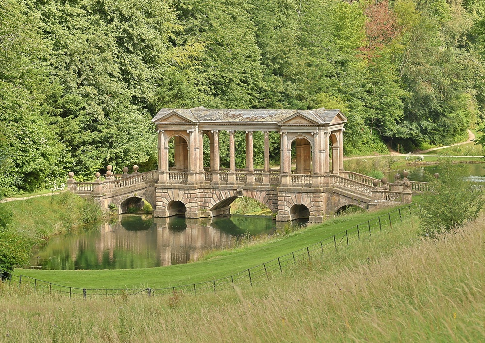 Le pont palladien de Prior Park Landscape Garden, en haut de la colline au-dessus de Widcombe à Bath
