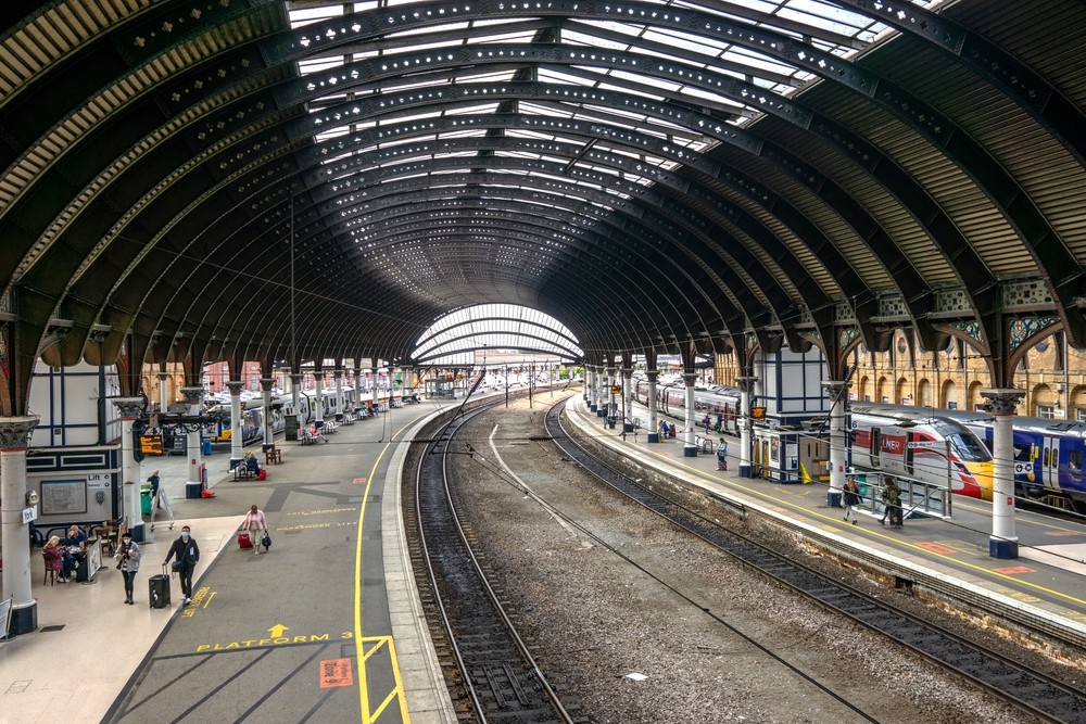 Où dormir à York ? Les 6 meilleures zones et de bons hôtels 9 Le quai de la gare de York