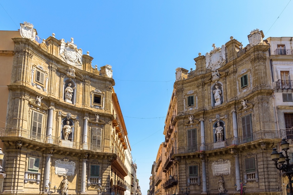 Où dormir à Palerme ? Les 6 meilleures zones et de bons hôtels 9 Les façades baroques des Quattro Canti à Palerme