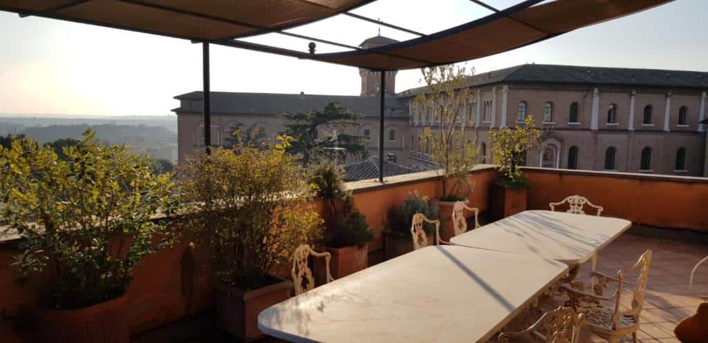 Où dormir à Rome ? Les 5 meilleurs quartiers et hôtels (+ ceux à éviter) 🇮🇹 92 Rooftop de l’hôtel San Anselmo