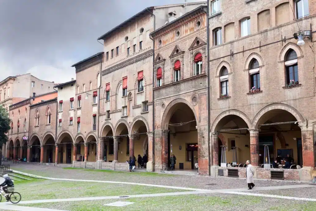 Où dormir à Bologne ? Les 4 meilleurs quartiers et hôtels (+ où ne pas loger) 🇮🇹 27 Santo Stefano, le meilleur quartier où dormir à Bologne pour les hôtels de luxe