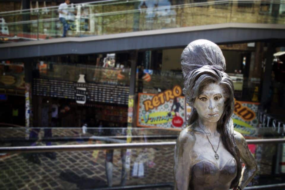 Statue d’Amy Winehouse à Camden