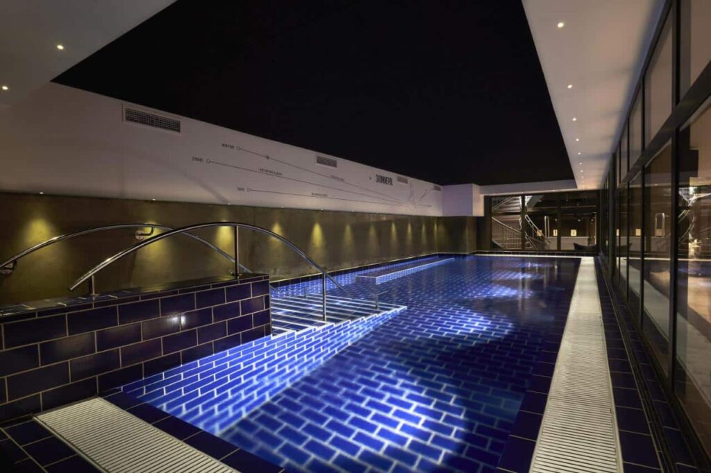 Hôtel avec piscine à Copenhague : les 8 meilleurs hôtels de la capitale danoise 🏊🏻 36 Steel House, auberge de luxe avec piscine intérieure à Copenhague