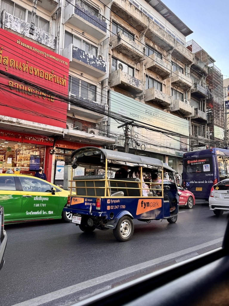 De l’aéroport de Bangkok au centre-ville en 30 minutes 🇹🇭 19 Taxis de Bangkok