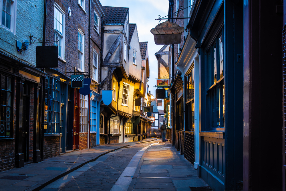 Où dormir à York ? Les 6 meilleures zones et de bons hôtels 8 La rue médiévale The Shambles à York