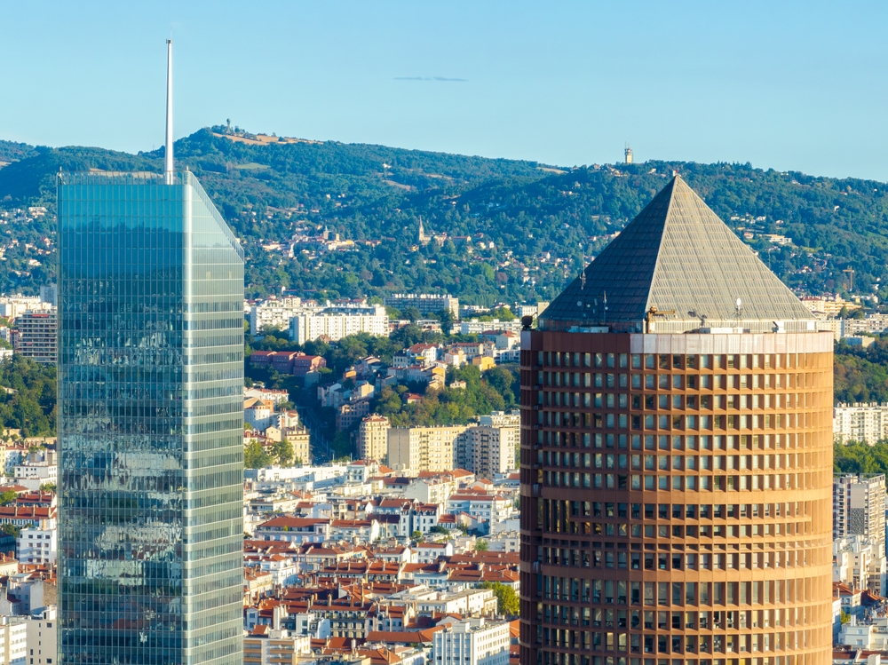 Où dormir à Lyon ? Les 6 meilleures zones et de bons hôtels 12 Les tours de la Part-Dieu à Lyon vues depuis Fourvière