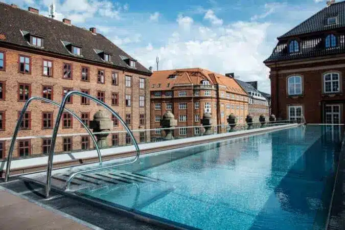 Hôtel spa à Copenhague : les 10 meilleures adresses de la capitale danoise 🇩🇰 43 Villa Copenhagen, hôtel avec piscine sur le toit dans le centre de Copenhague