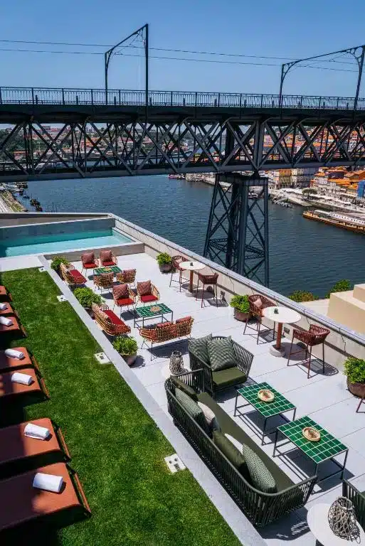Vincci Ponte de Ferro, un hôtel juste au bord du fleuve à Porto