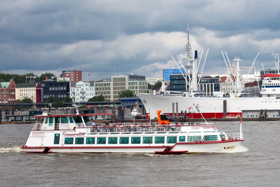 Visite en bateau dans le port de Hambourg