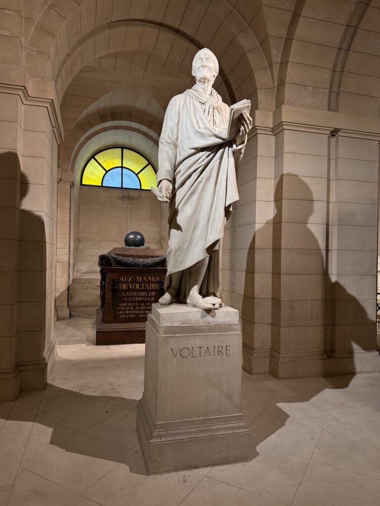 21 conseils pour visiter Paris : ce qu’il faut savoir avant de partir 🇫🇷 15 Voltaire au Panthéon