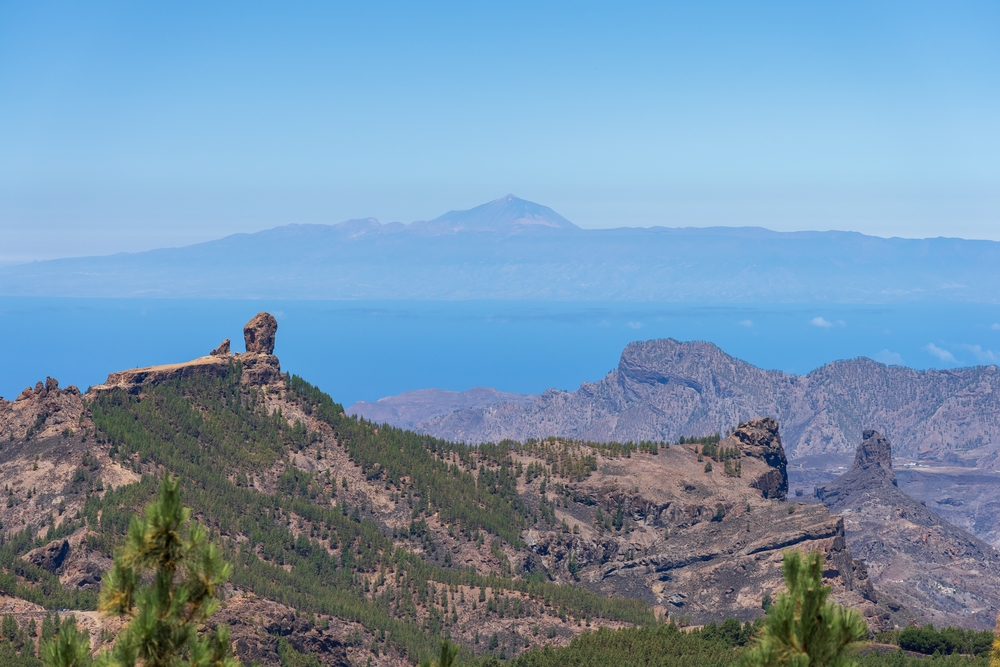 Visiter la Grande Canarie : que faire ? 17 lieux à voir et activités 23 Vue depuis le Pico de las Nieves sur les montagnes et le Roque Nublo en Grande Canarie